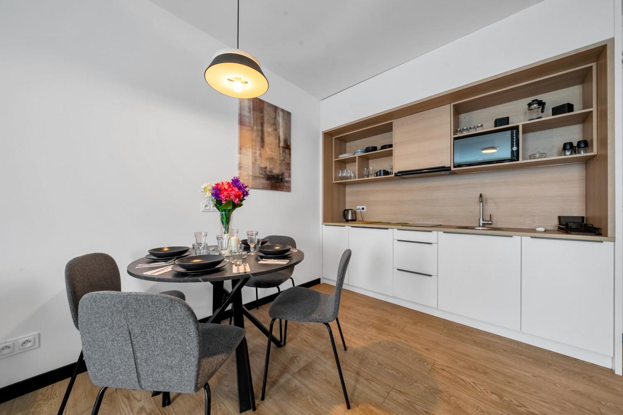 National Stadium - Parking, Workspace - By Rentujemy Apartmán